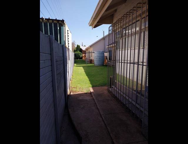 5 BEDROOM HOUSE FOR SALE IN BOKSBURG WEST